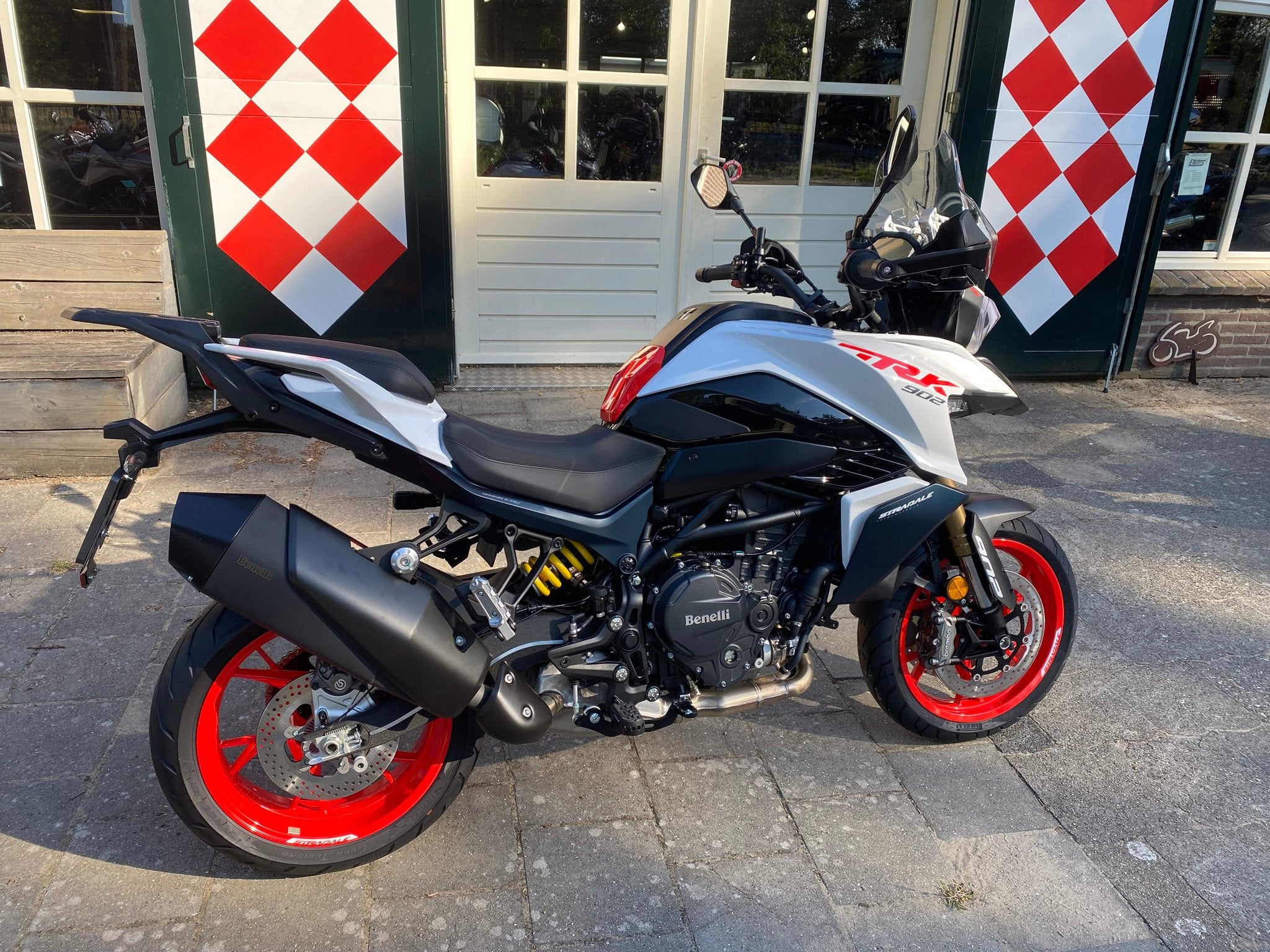 Benelli TRK 902 STRADALE ABS (bj 2026), Motoren, Nieuw, Strada Fornace Vecchia 30
61122  Pesaro, IT, Bedrijf, Support@benelli.com