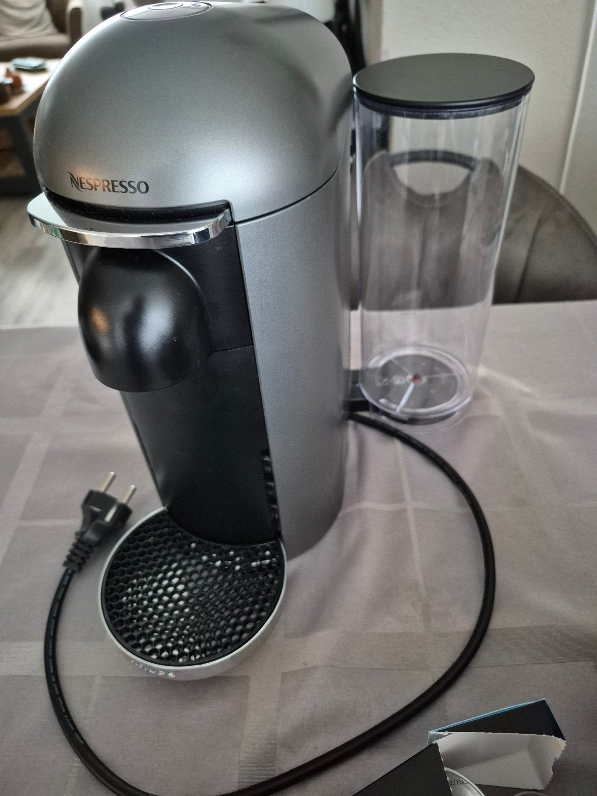Foto 4 van Krups Nespresso Vertuo Plus Koffiemachine in prima staat