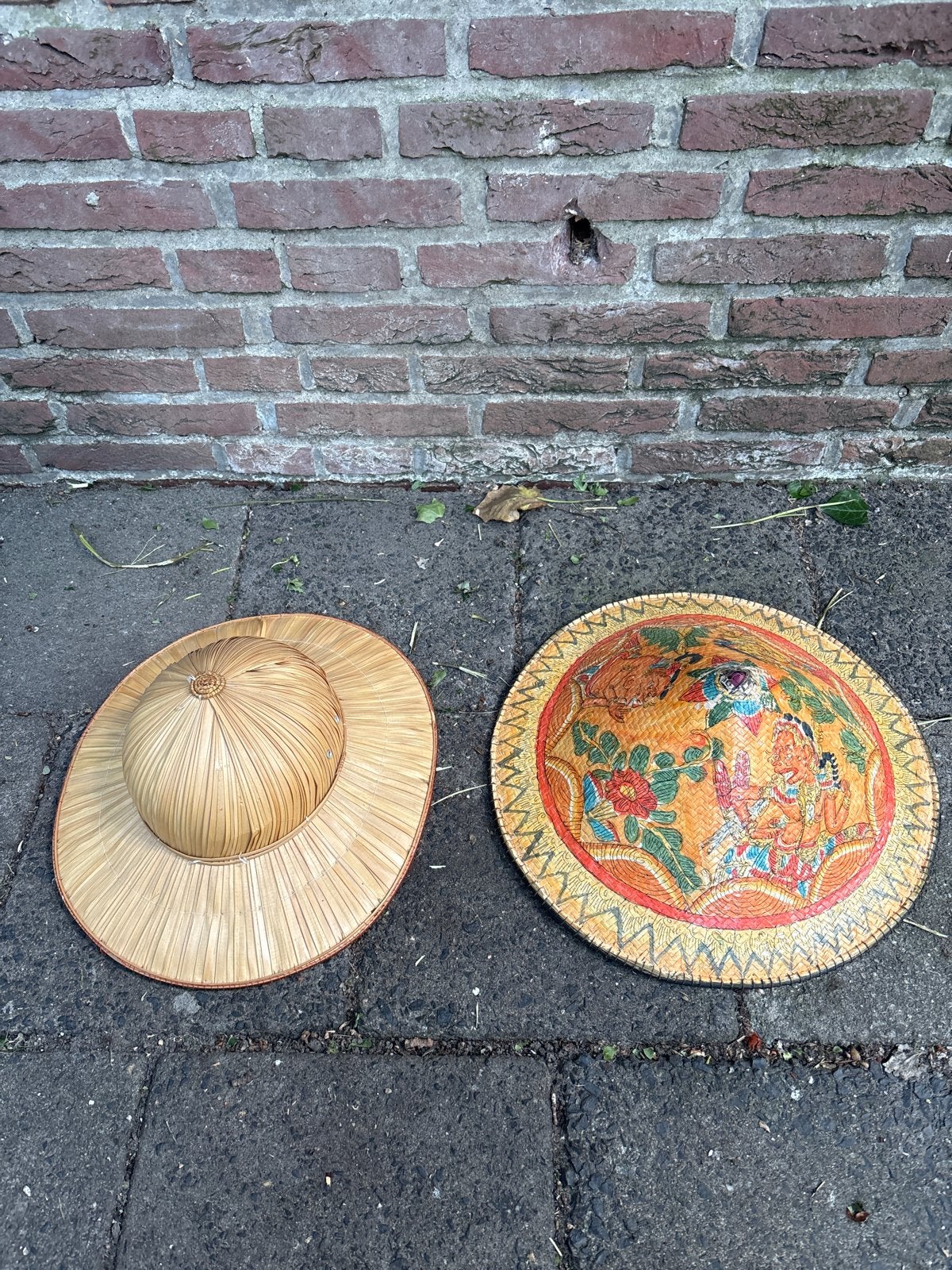 Aziatische bamboehoedjes - apart of in 1 koop, Ophalen, Gedragen, One size fits all, Hoed