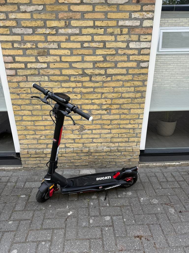 Ducati Pro-3 R elektrische step (defect ), Ducati, Ducati, Ophalen of Verzenden, Zo goed als nieuw