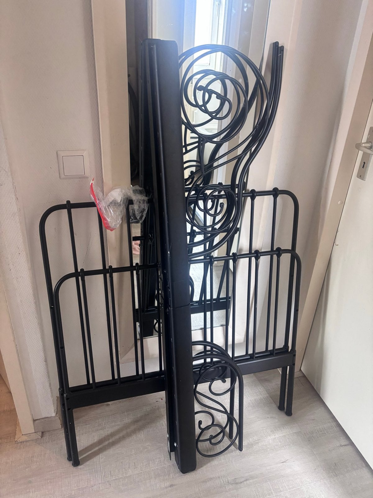 Zwart IKEA Minnen peuter/meegroeibed met lattenbodem, Ophalen, Gebruikt, 70 tot 85 cm, Lattenbodem