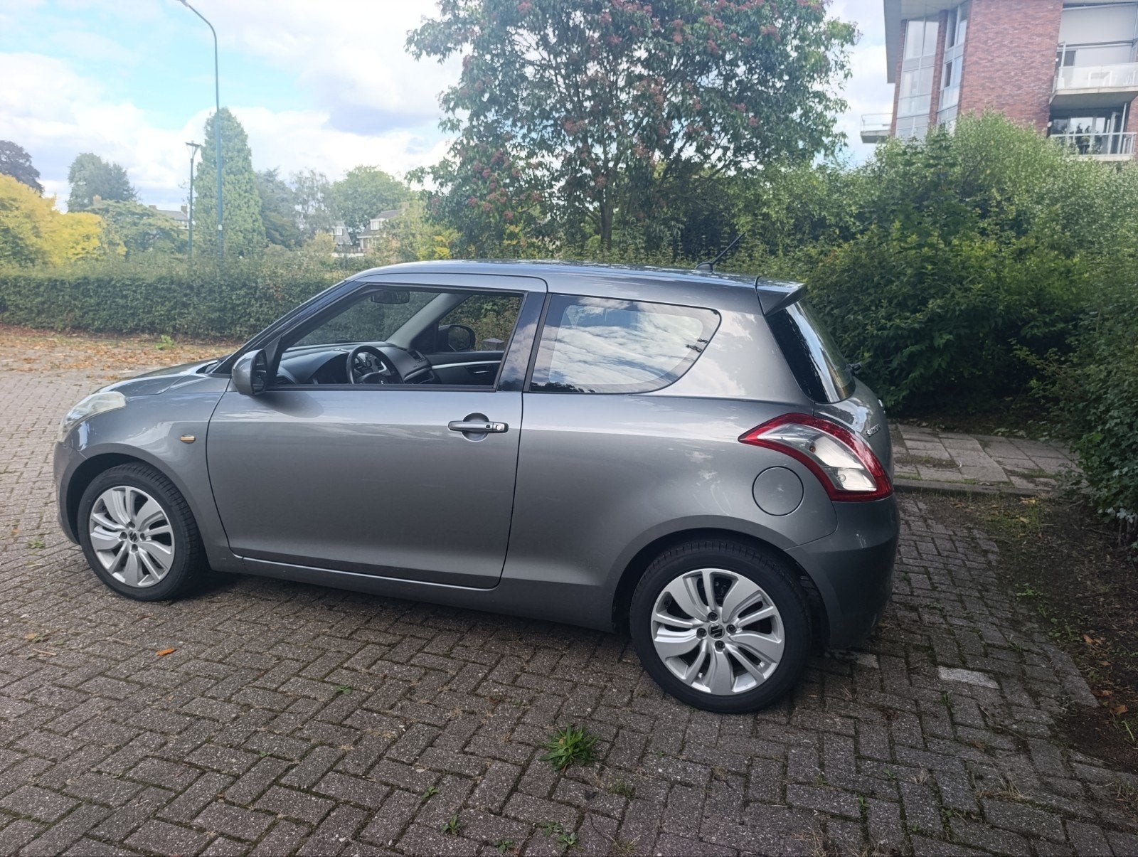 Suzuki Swift 1.2 3-D 2010 Grijs Banditt Eass type 2011, Auto's, Suzuki, Voorwielaandrijving, Swift, Origineel Nederlands, Handgeschakeld