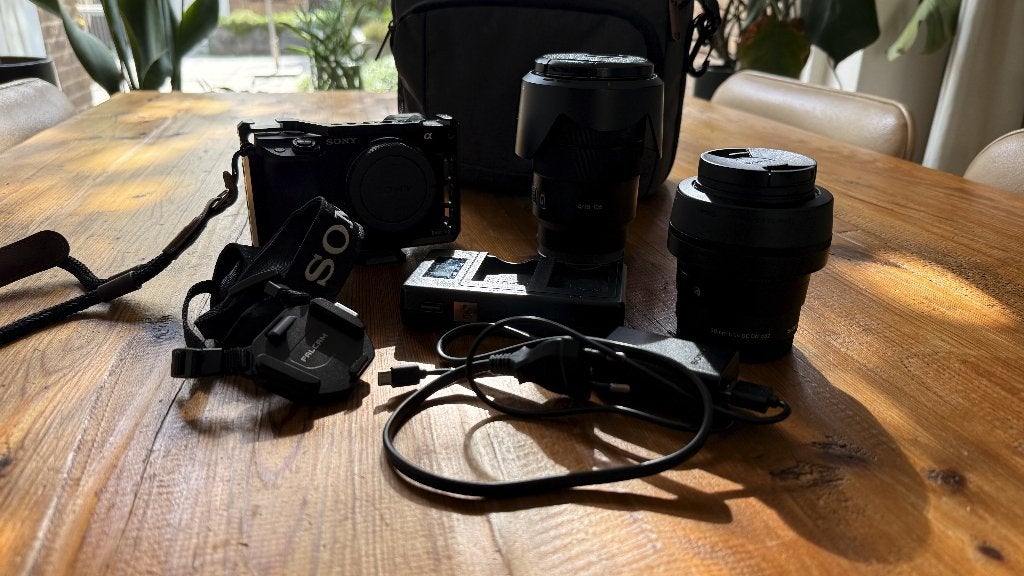 Sony A6400 + Sony 30mm (F1.4) + Sony 18-105 (F4), Audio, Tv en Foto, Lensdop, Ophalen of Verzenden, Zo goed als nieuw, 24 megapixels