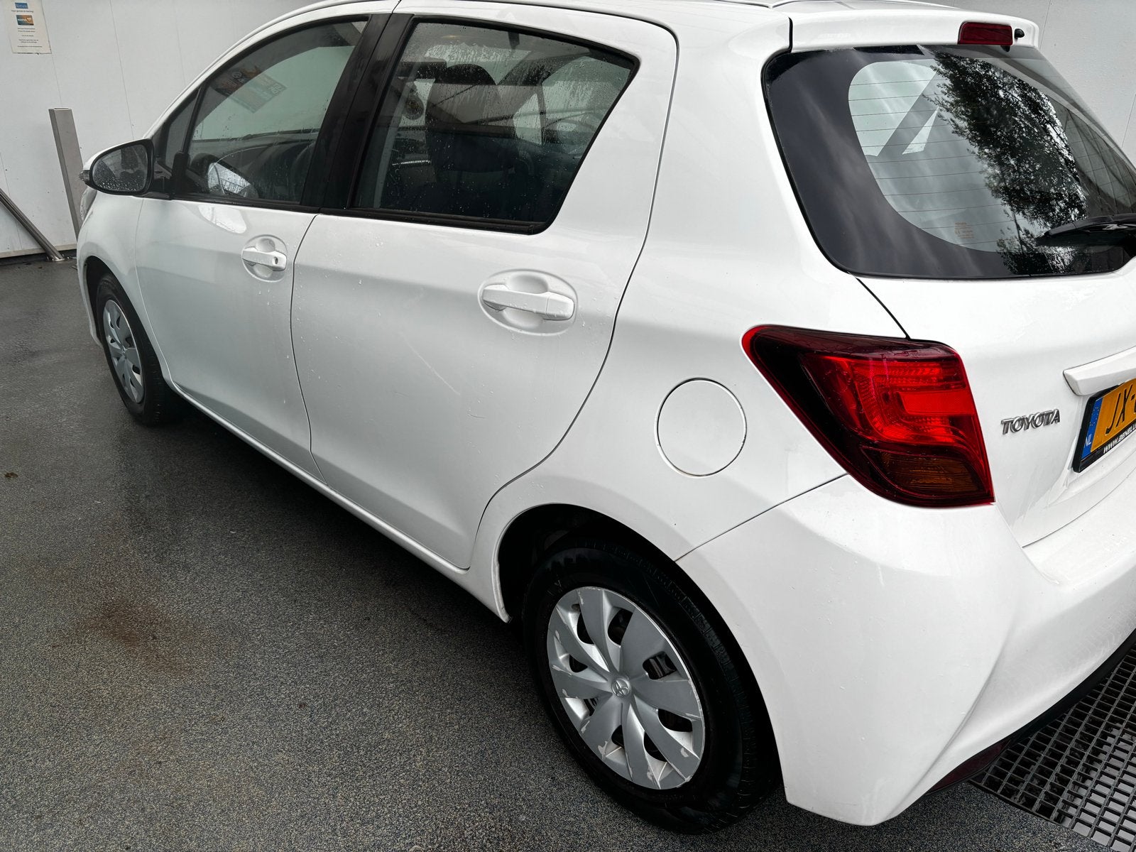 Toyota Yaris 1.0 12V Vvt-i 5DR 2016 Wit, Voorwielaandrijving, 527 kg, 40 €/maand, Origineel Nederlands