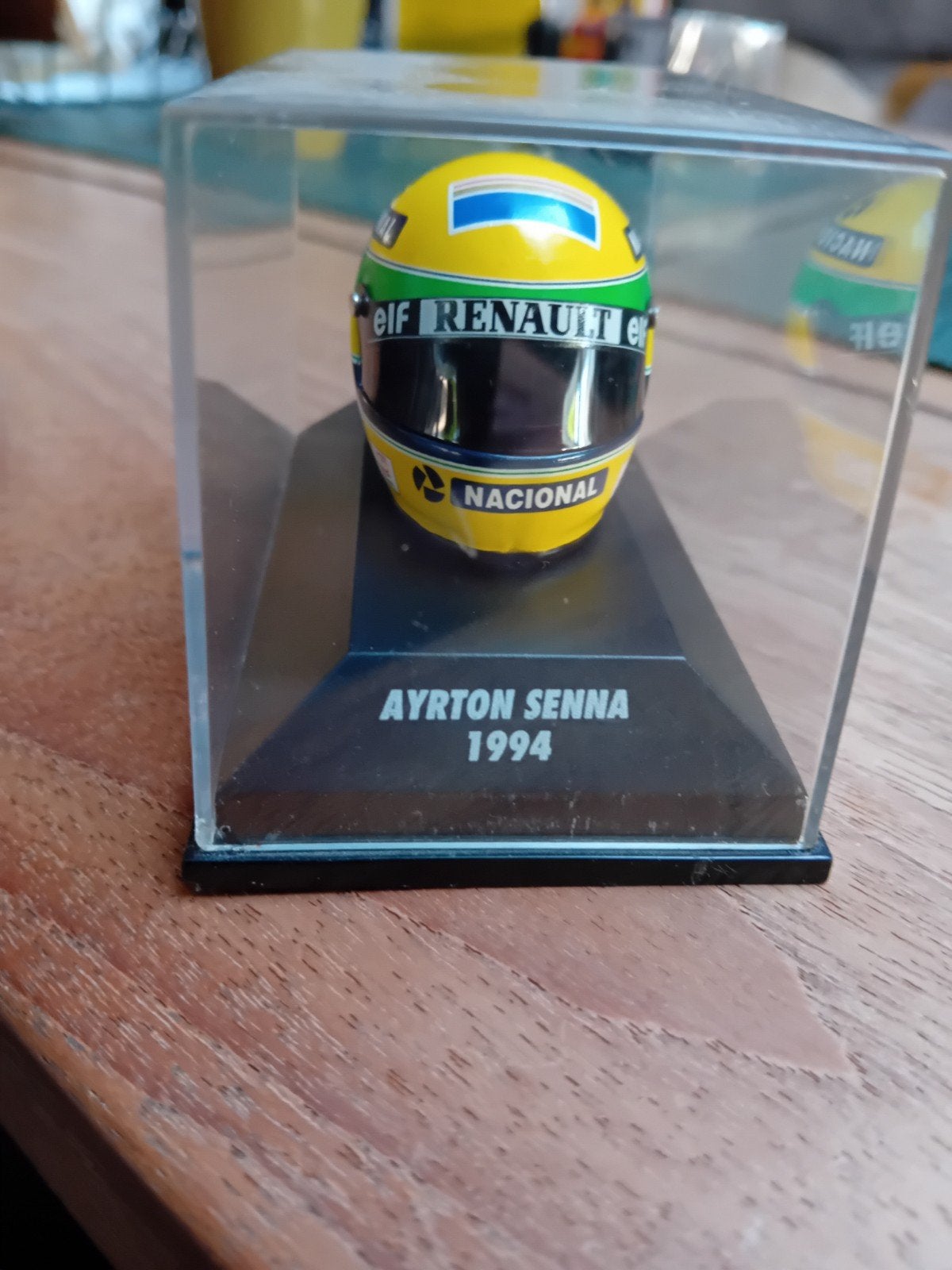 Ayrton Senna 1994 Helm Miniatuur - Formule 1 Collectible, 1:50 of kleiner, Overige typen, Zo goed als nieuw, Ophalen