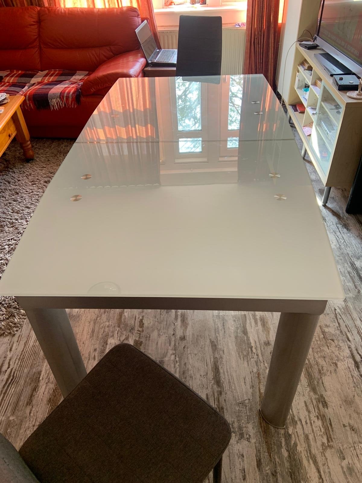 Eettafel met glazen blad, Huis en Inrichting, Tafels | Eettafels, Ophalen, Gebruikt, 50 tot 100 cm, Glas