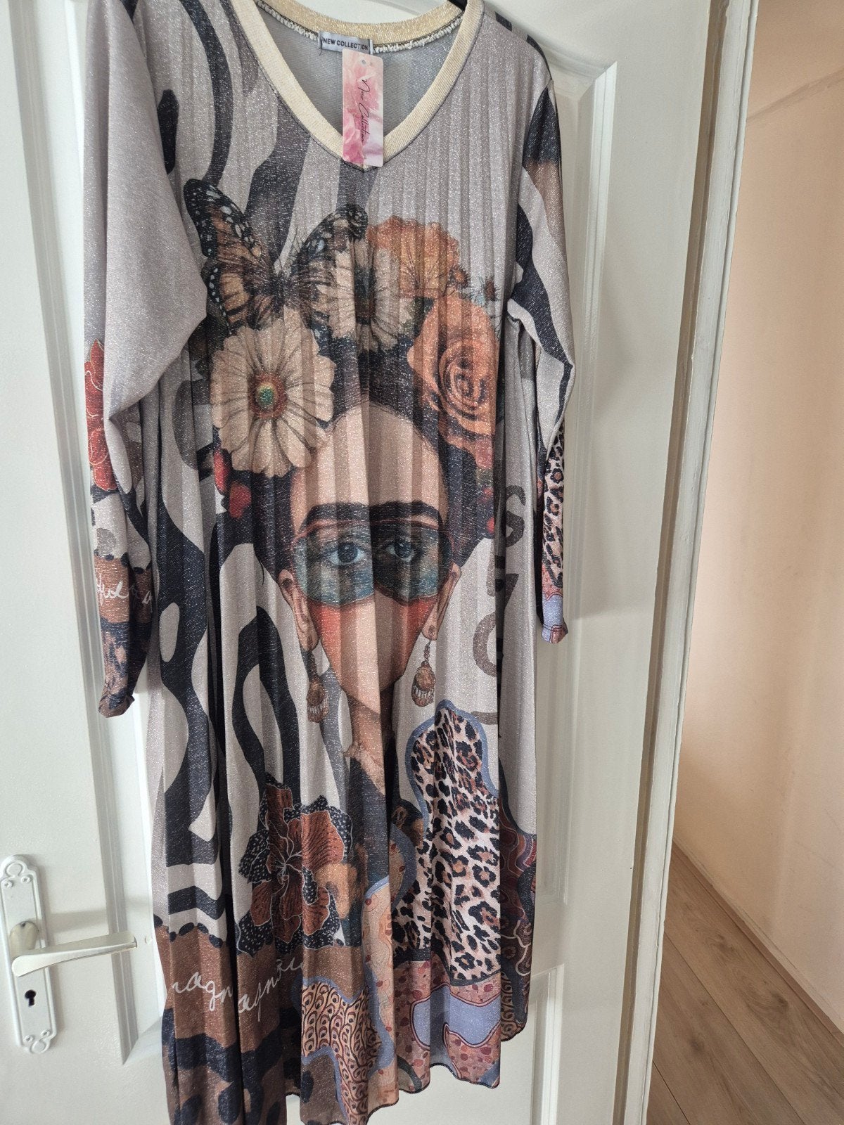 Prachtige jurk met Frida Kahlo print en plooien, Meerkleurig, Maat 42/44 (L), Nieuw, Ophalen of Verzenden