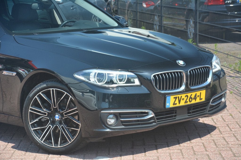 BMW 5 Serie Touring 520xd High Executive | Navigatie | Panor, Auto's, Euro 6, 2000 kg, Zwart, Leder