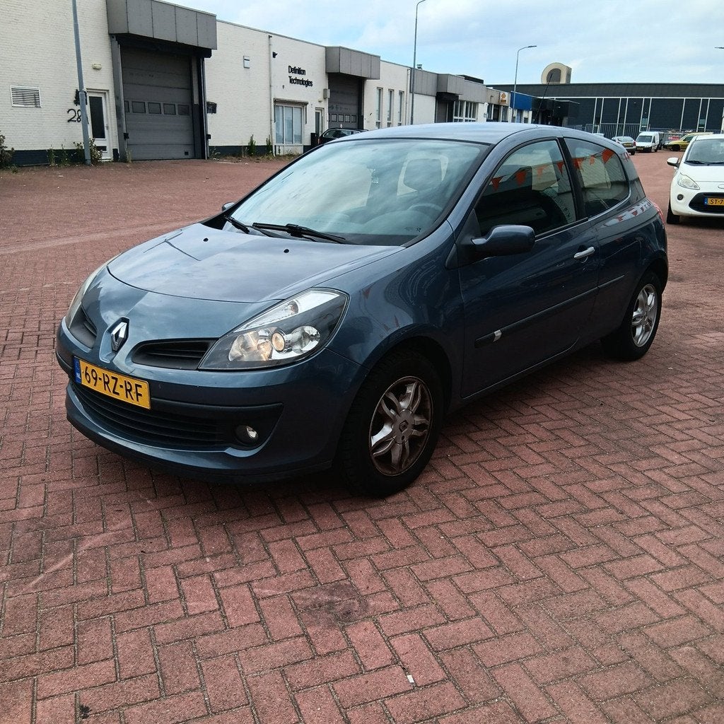 Renault Clio 1.4-16V Team Spirit, Voorwielaandrijving, Gebruikt, Blauw, 49 €/maand