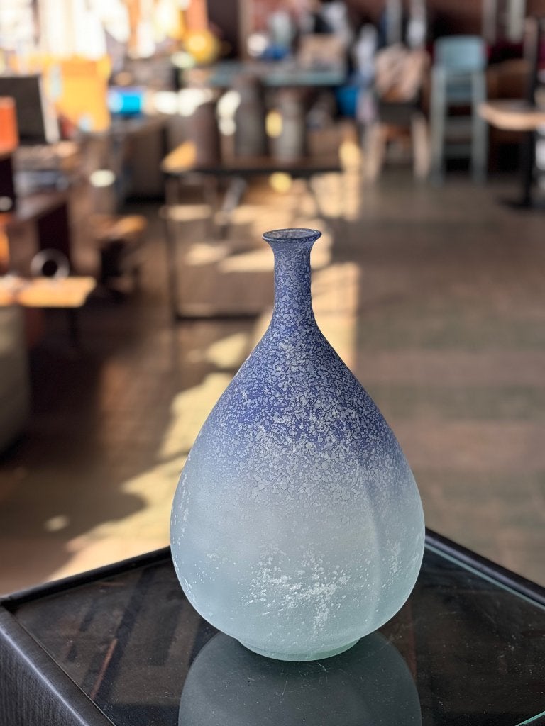 Blauwe vaas mat glas gespikkeld peervormig  CS26770, Gebruikt, Blauw, Ophalen of Verzenden, Glas