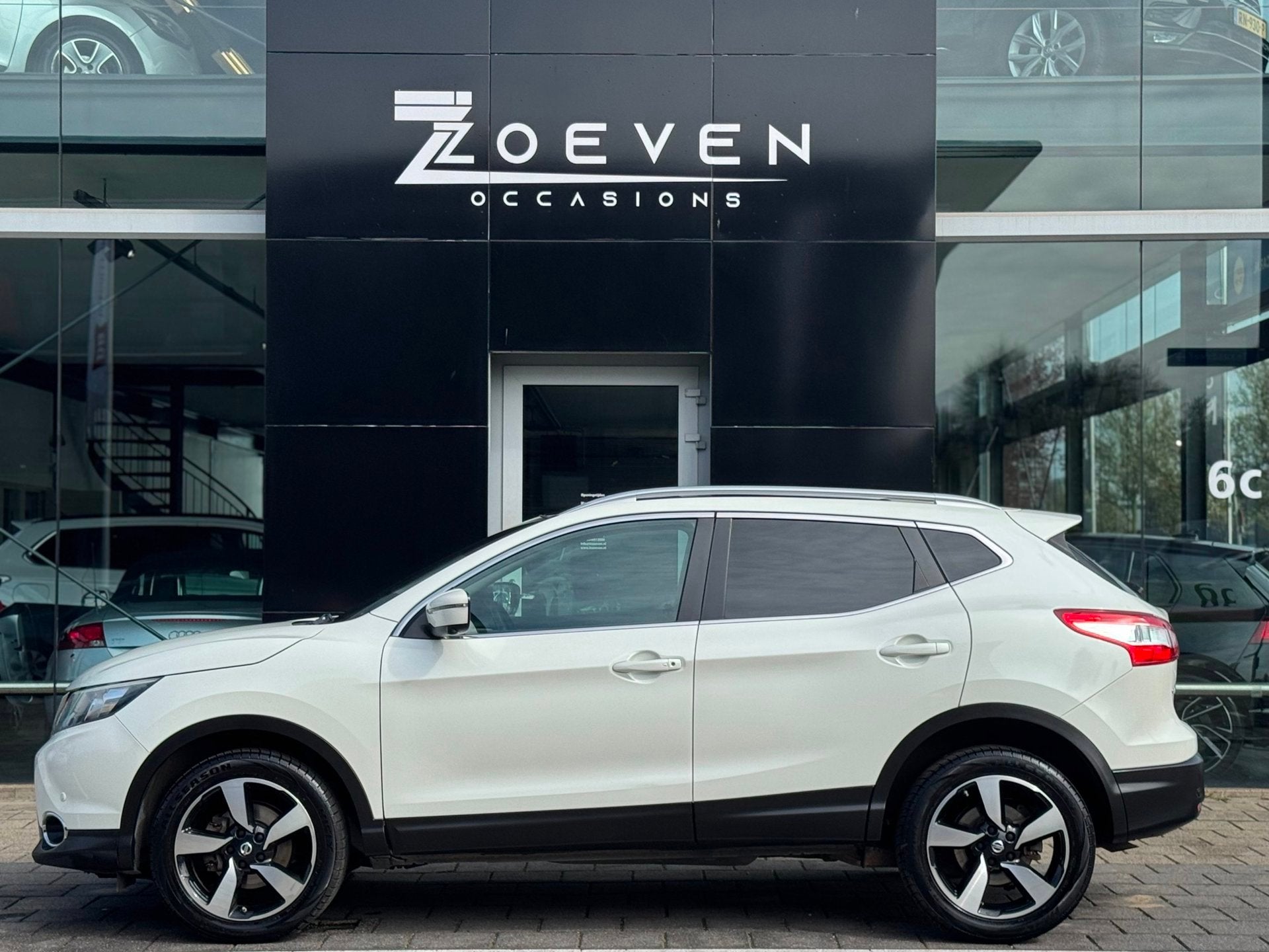Nissan Qashqai Nissan Qashqai 1.2 Connect AUTOMAAT | PANO |, Auto's, Stof, Gebruikt, 4 cilinders, 116 pk