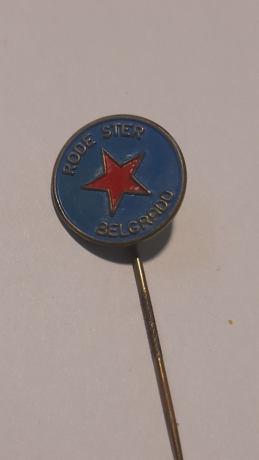 Vintage Rode Ster Belgrado Speldje - Voetbalclub Pin, Verzenden, Gebruikt, Sport, Speldje of Pin