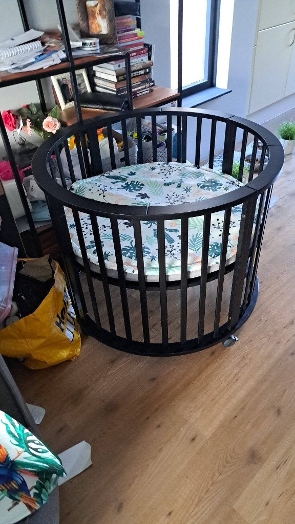 Zwarte ronde box op wieltjes merk europe baby, Ophalen, Gebruikt, Rond, In hoogte verstelbaar