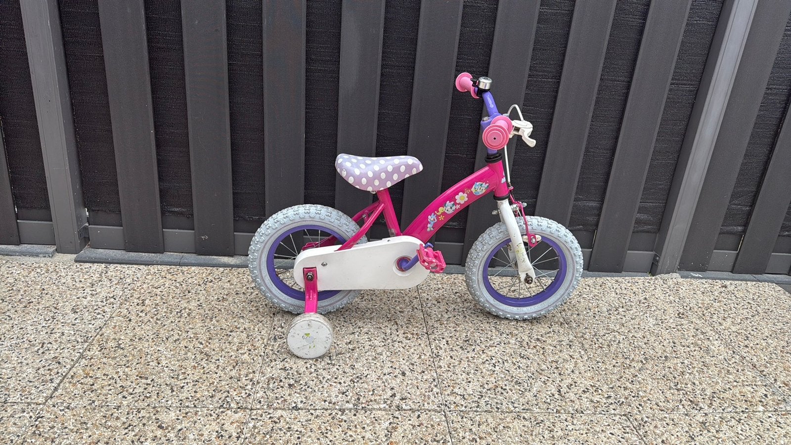 Zeer nette Kinderfietsje Disney minnie 12 inch, Fietsen en Brommers, Ophalen, Zo goed als nieuw, Minder dan 16 inch, Zijwieltjes