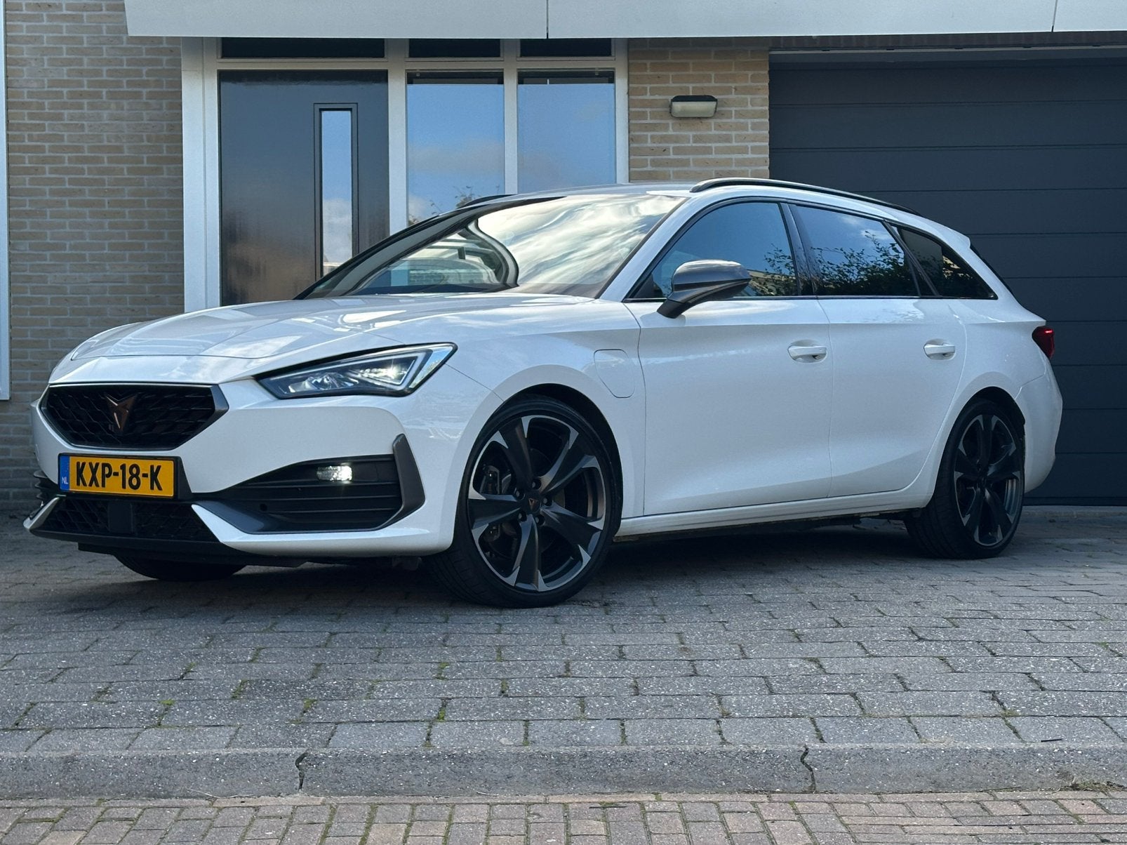 Cupra Leon 1.4 E-hybrid 245pk Copper Dsg-6 2021 Wit, 4 cilinders, Leon, Wit, 149 pk