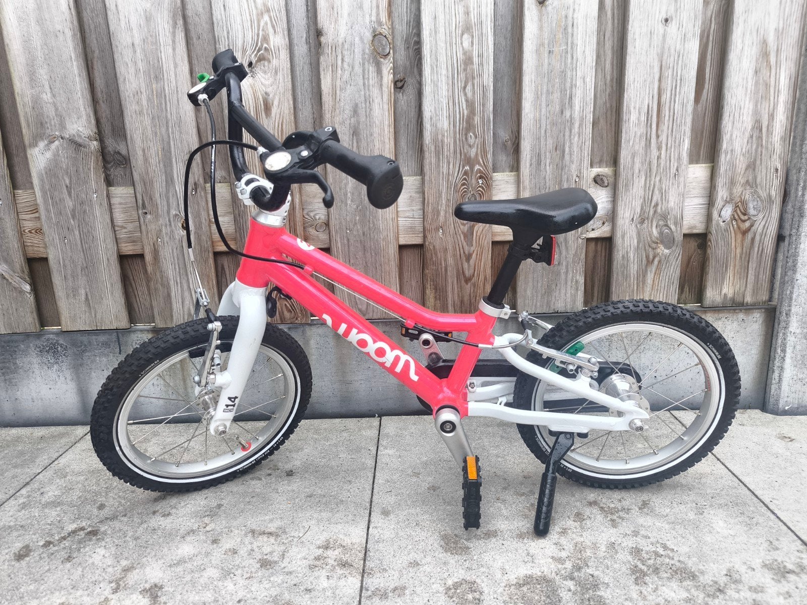 Woom 2 Go kinderfiets - hot pink 14 inch, Fietsen en Brommers, Fietsen | Kinderfietsjes, Ophalen, Velgrem, Woom, 16 tot 20 inch