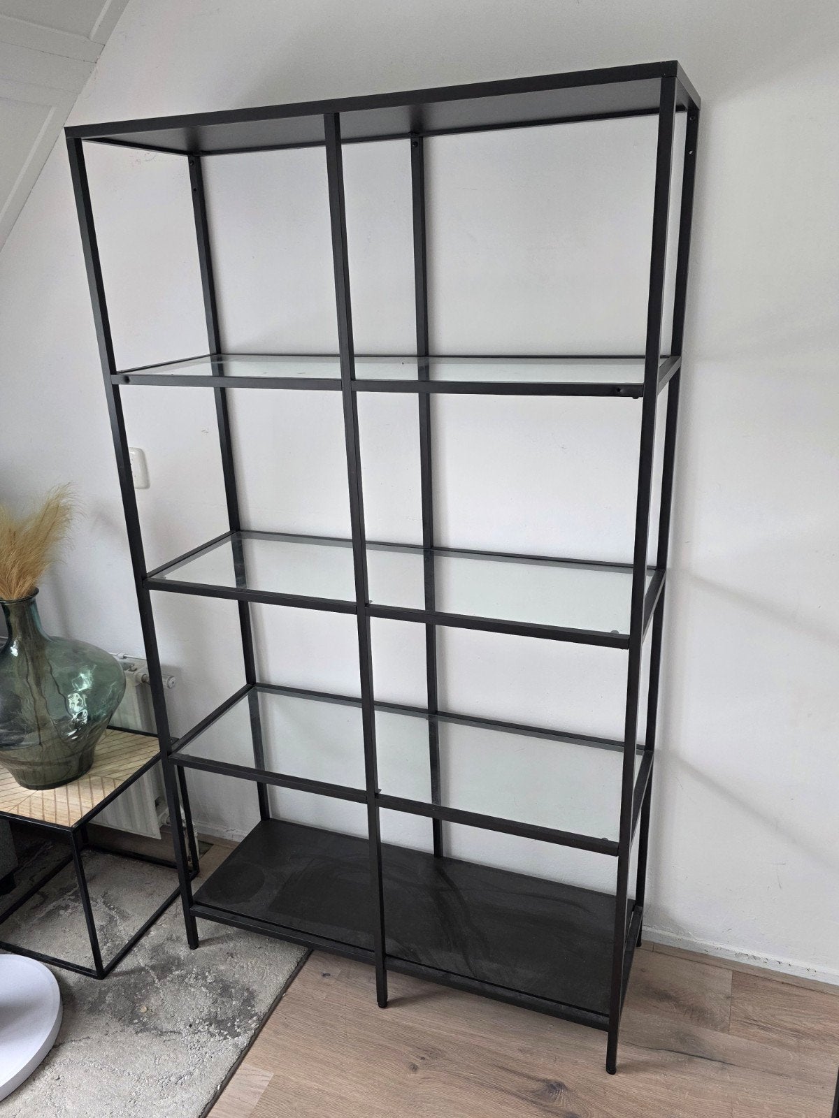 Zwart metalen rek met glazen planken - Modern design, Huis en Inrichting, Met plank(en), Modern, Industrieel, Zo goed als nieuw