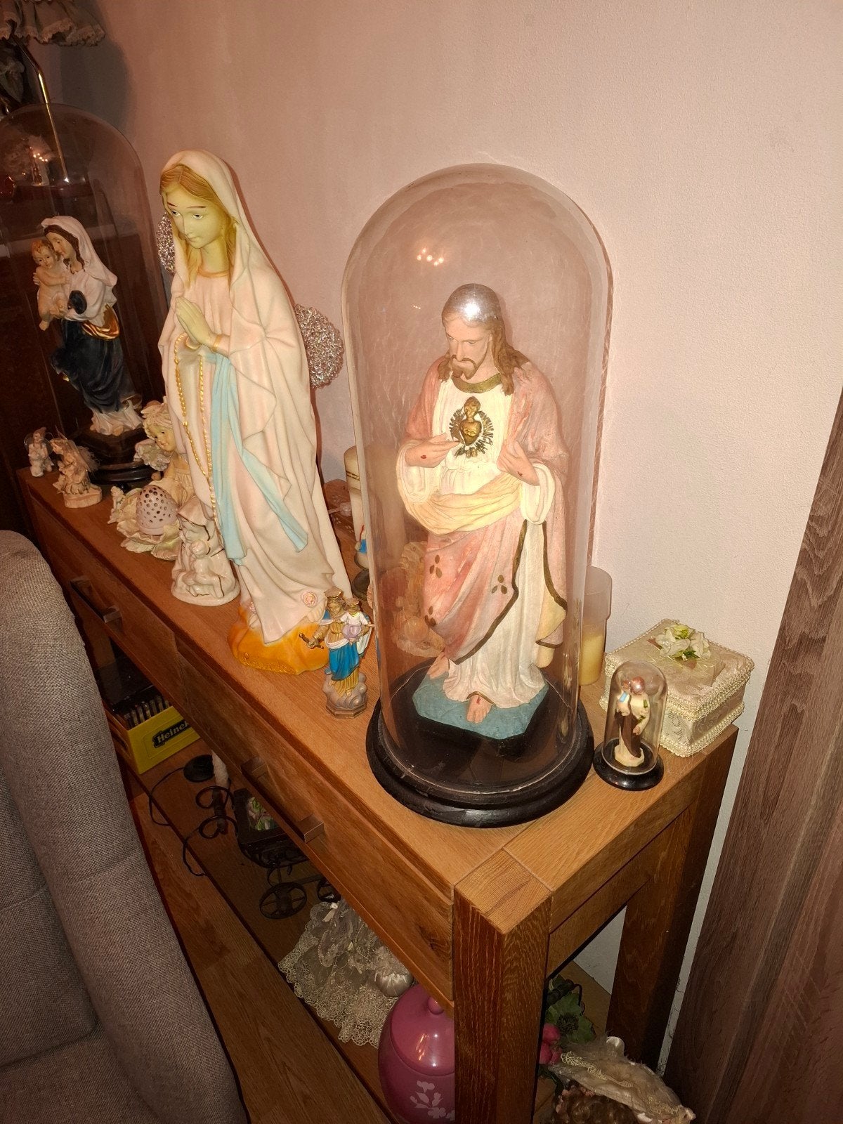2 beelden  met stolp 1x Maria beeld, Ophalen