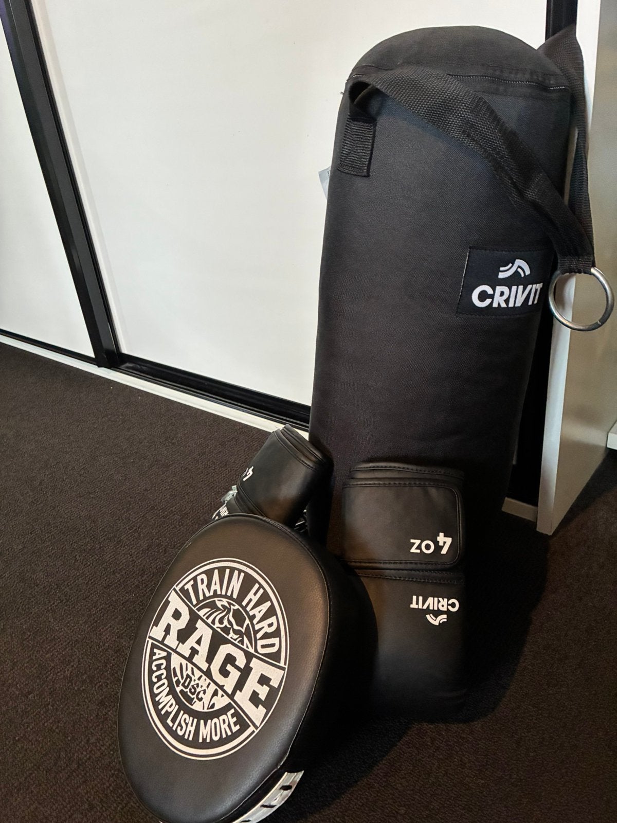 Kinder bokszak met ophangkabel, 2 handschoenen en een pad, Sport en Fitness, Ophalen of Verzenden, Zo goed als nieuw, Bokszak