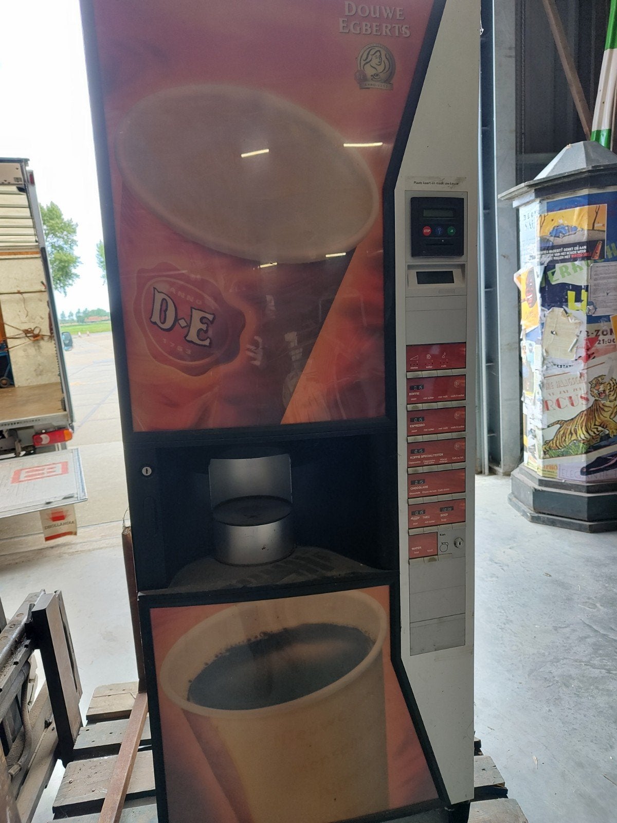Douwe Egberts Koffieautomaat - Gebruikt, Witgoed en Apparatuur, Koffiezetapparaten, Ophalen, Gebruikt, Overige typen, 10 kopjes of meer