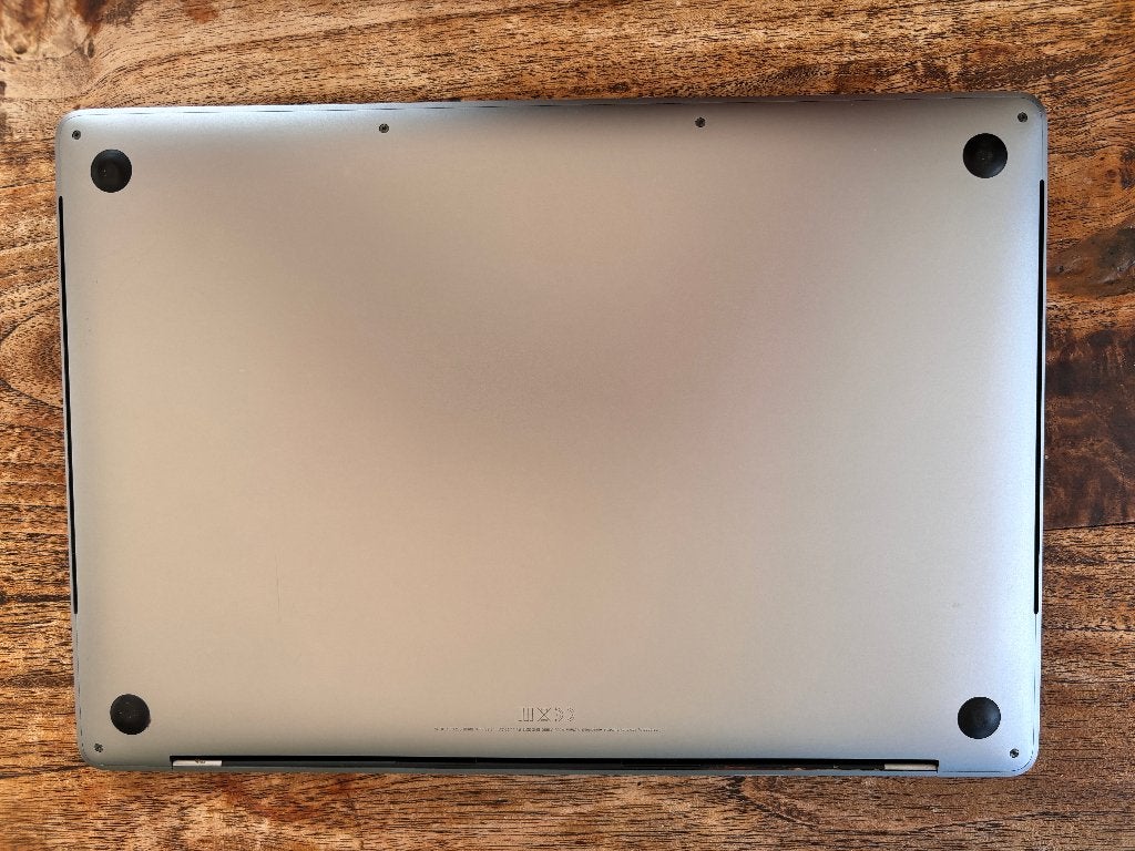 Foto 5 van MacBook Pro 15" (2018) – 2.2 GHz 6-Core i7 / 16GB / 1TB SSD