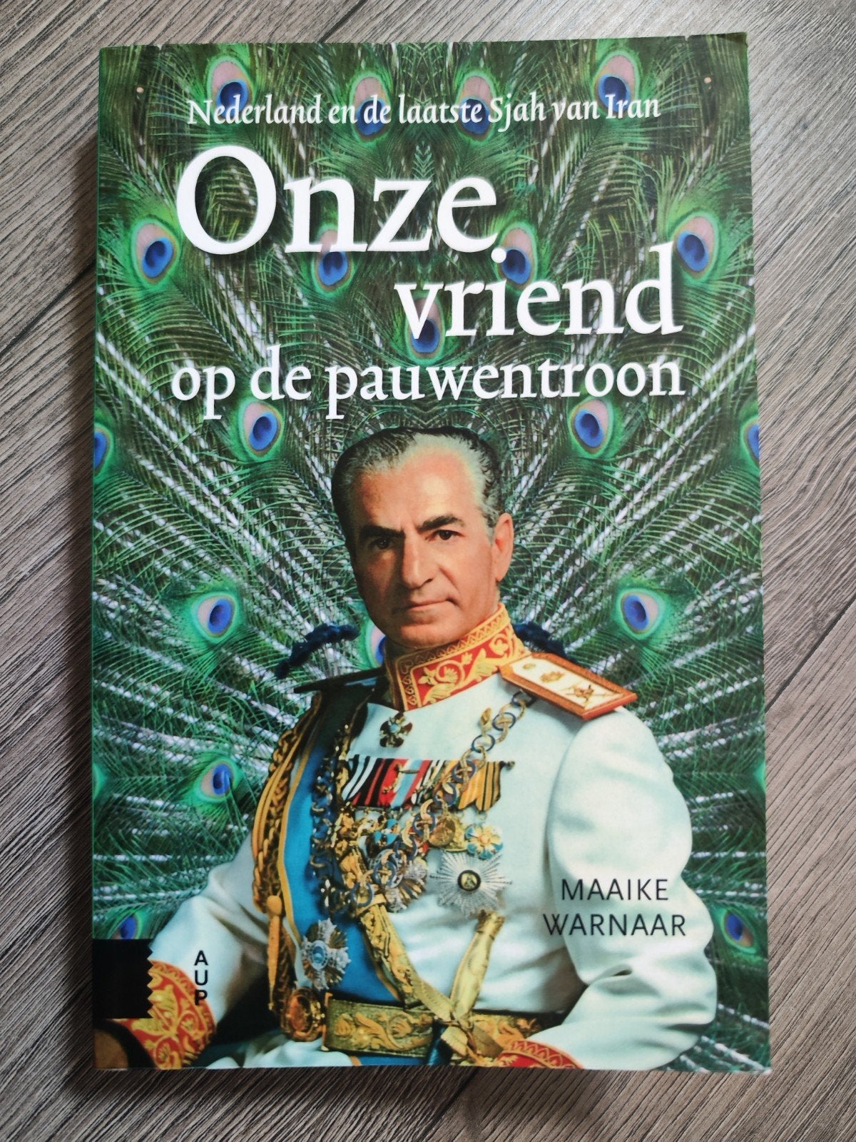 Onze vriend op de pauwentroon - Maaike Warnaar, Ophalen of Verzenden, Zo goed als nieuw, Maaike Warnaar