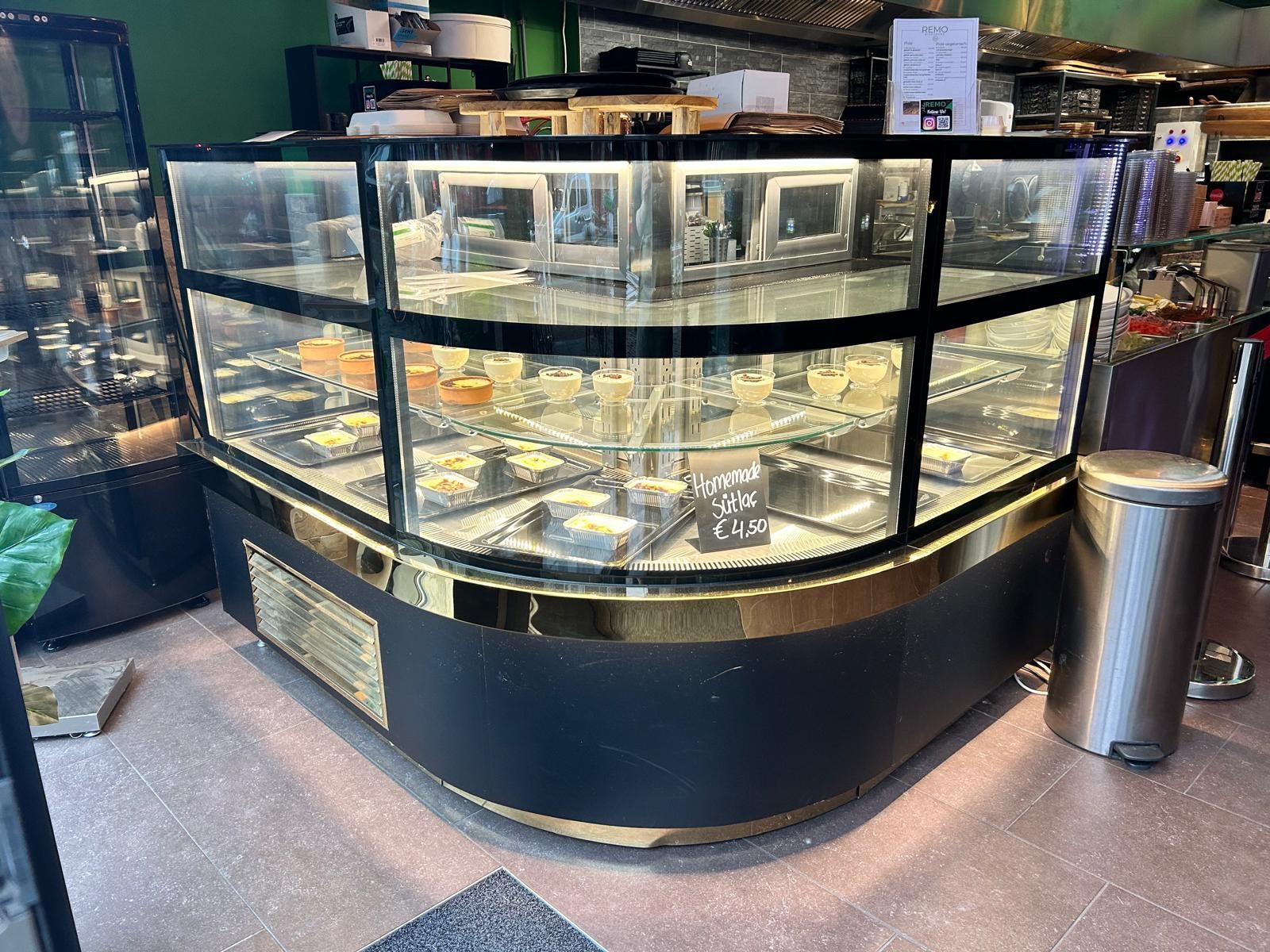 Gebaks hoeks vitrine half gekoeld half neutraal, Ophalen, Koelen en Vriezen