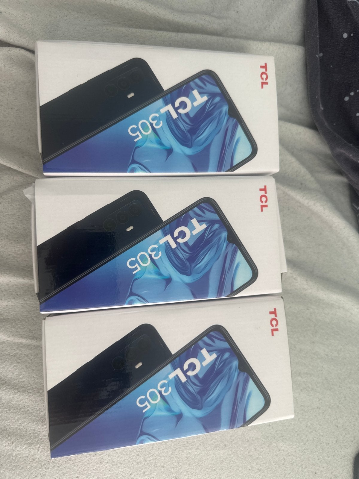 TCL 305 (3 stuks) met lader, nieuw & oordopjes, Telecommunicatie, Mobiele telefoons | Overige merken, Ophalen, Nieuw, Zonder abonnement