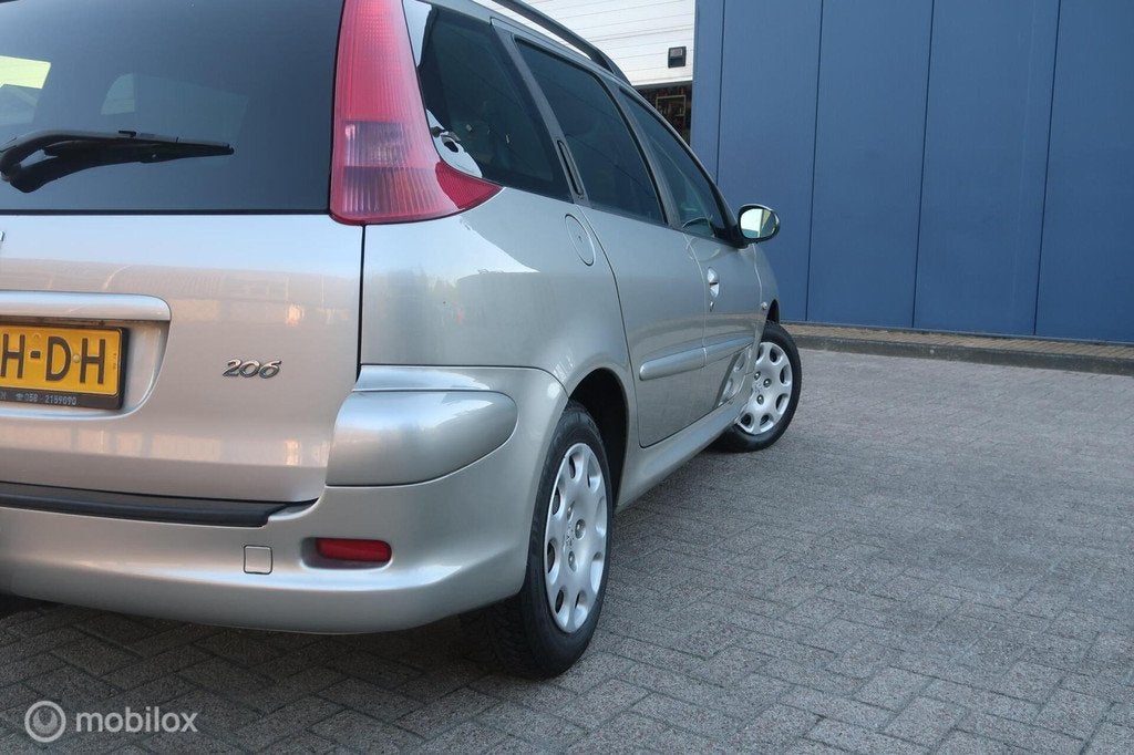Peugeot 206 SW 1.4 Air-line 2 TREKHAAK, AIRCO, Voorwielaandrijving, Stof, Zwart, 4 cilinders