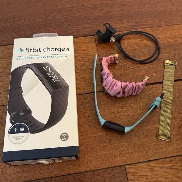 Fitbit Charge 4 tracker + GPS, defect scherm, Verzenden, Gebruikt, Zwart, Android