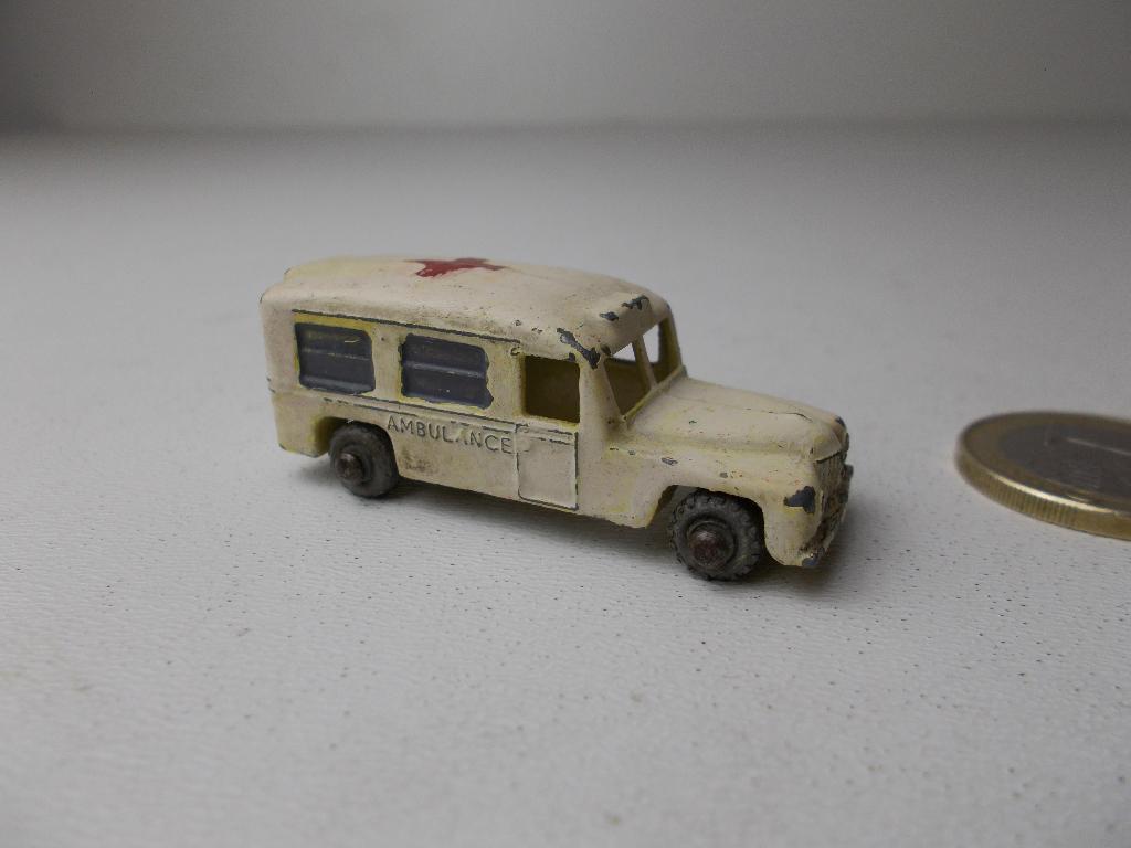 1958 Lesney No. 14B DAIMLER AMBULANCE (Repainted) 1: 87! (B), Ophalen of Verzenden, Gebruikt, Auto, Lesney