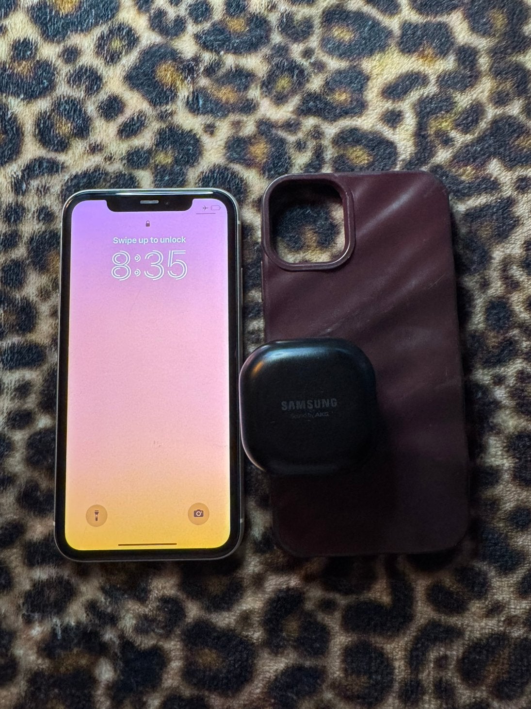 Iphone 11met Samsung Airpods en een hoesje, Telecommunicatie, Mobiele telefoons | Apple iPhone, Gebruikt, 64 GB, Rood, IPhone 11
