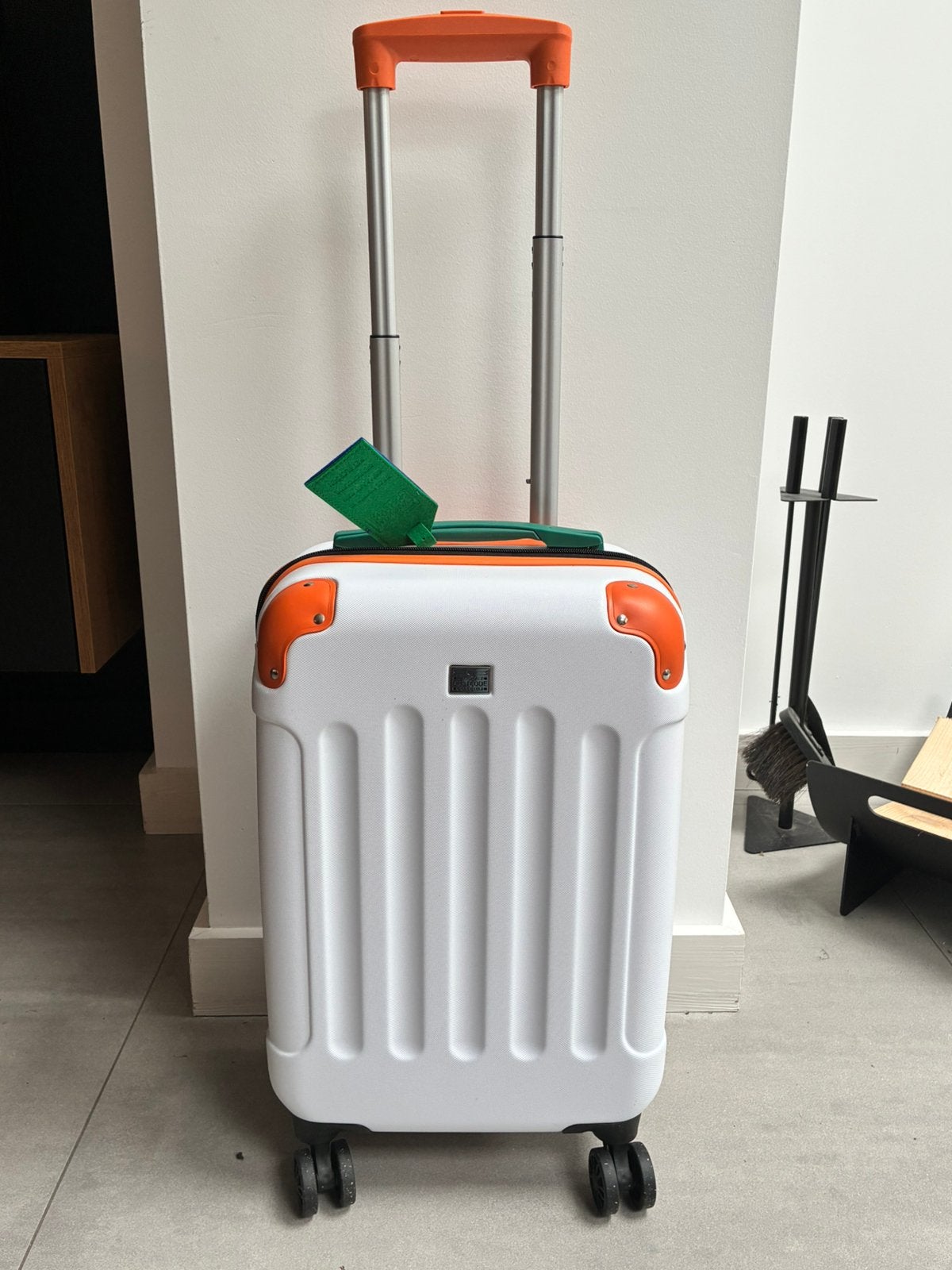 Reis trolley / koffer wit, Sieraden, Tassen en Uiterlijk, 50 tot 60 cm, Hard kunststof, Ophalen of Verzenden, Zo goed als nieuw
