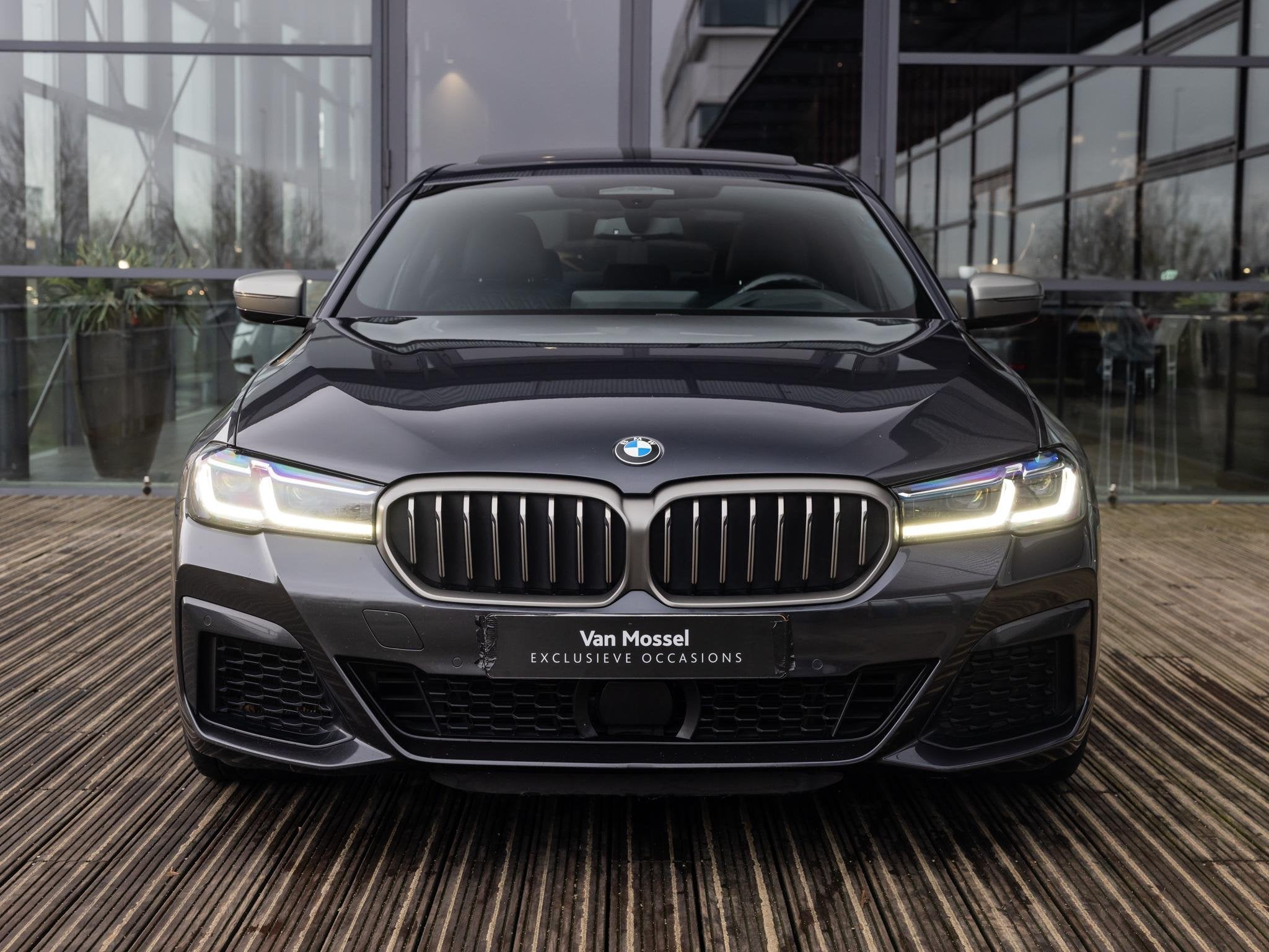 BMW 5-serie M550i xDrive High Executive | HARMAN KARDON | CO, 12 maanden, Gebruikt, 4395 cc, 120 €/maand