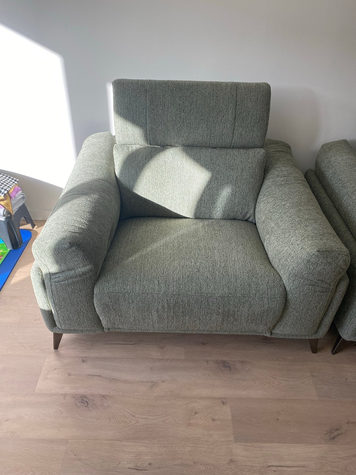 Comfortabele groene fauteuil met relaxfunctie, Huis en Inrichting, Fauteuils, Ophalen, Zo goed als nieuw, Stof, 75 tot 100 cm