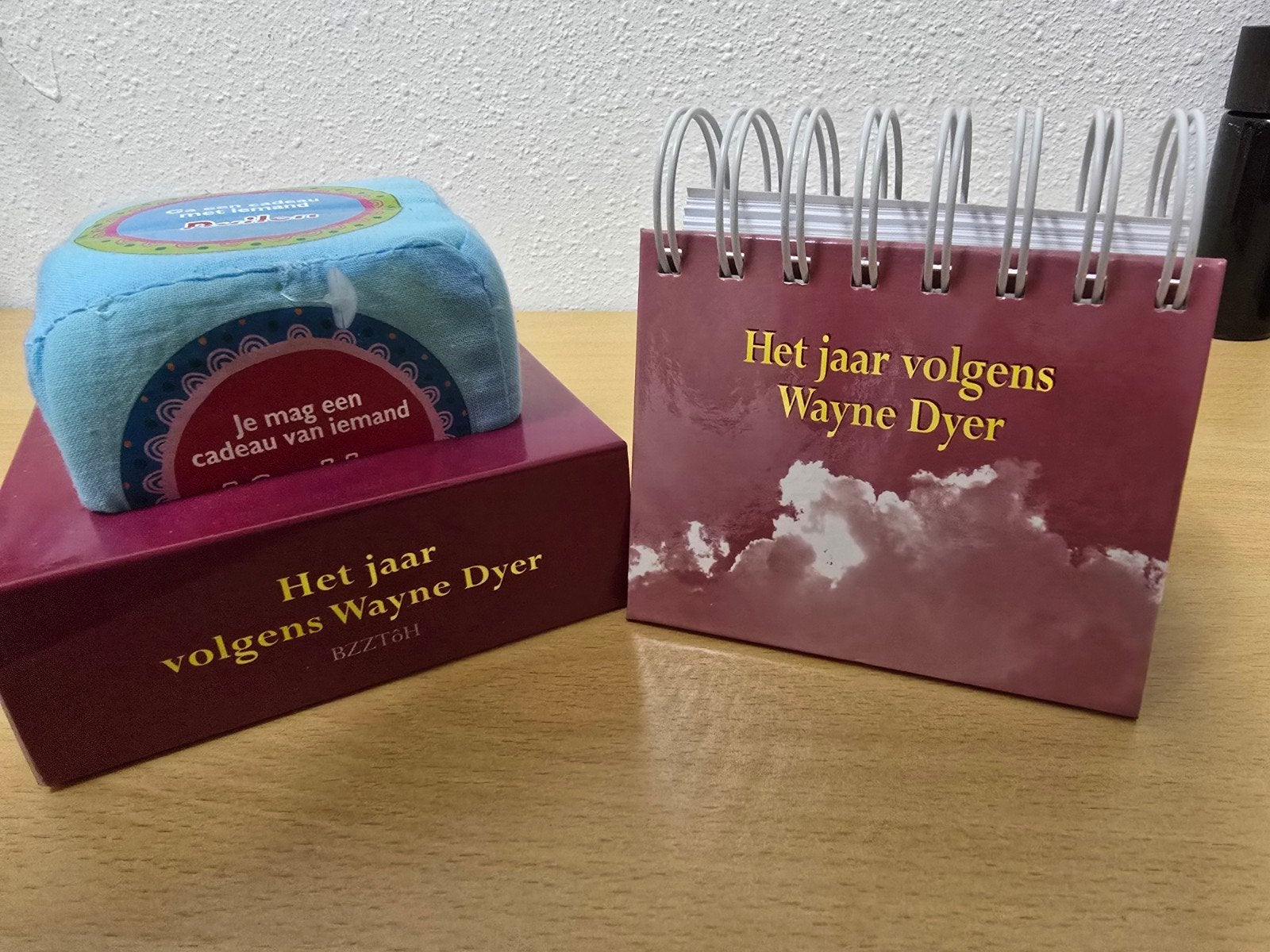 Wayne Dyer bureaukalender zonder jaartal + Sint dobbelsteen, Ophalen of Verzenden, Zo goed als nieuw, Tarot of Kaarten leggen