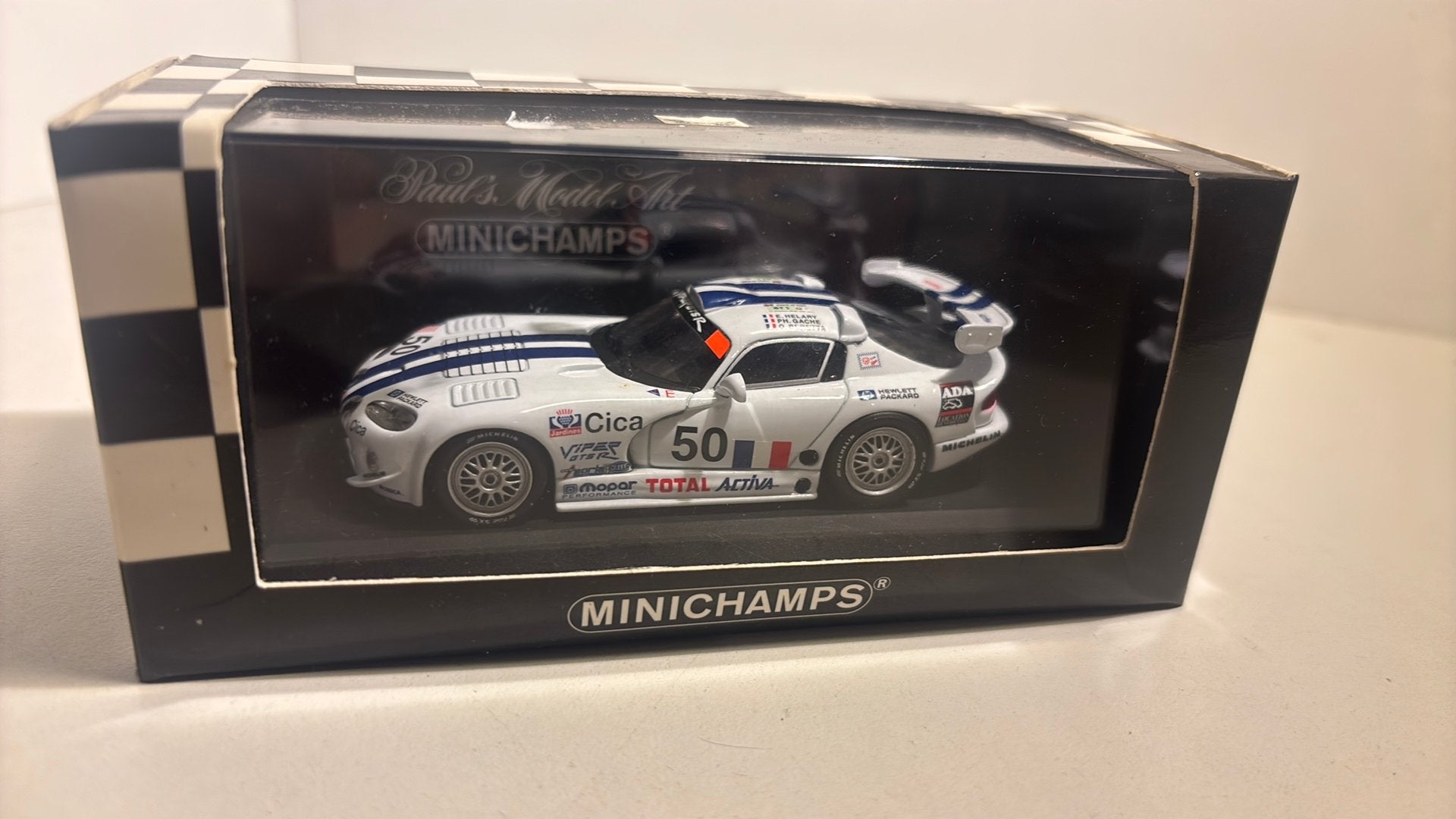 Dodge viper GTS -r 24h le mans 1996 minichamps 1.43