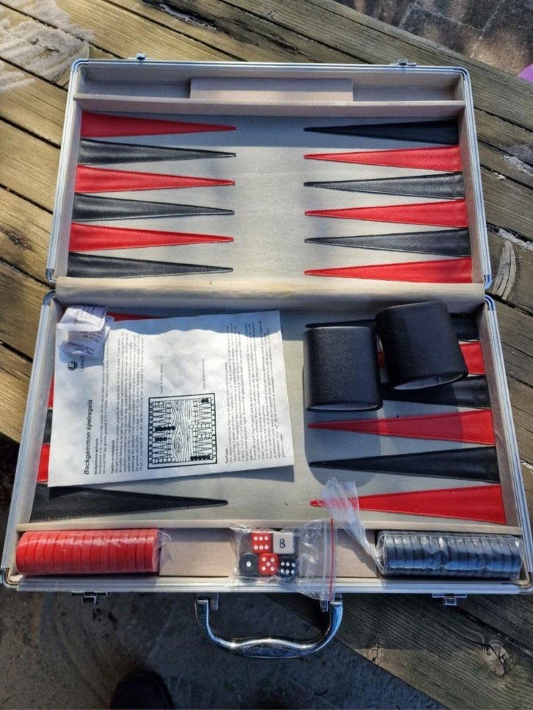 Backgammon spel in aluminium koffer -  nieuw, Een of twee spelers, Ophalen of Verzenden, Zo goed als nieuw, Reisspel