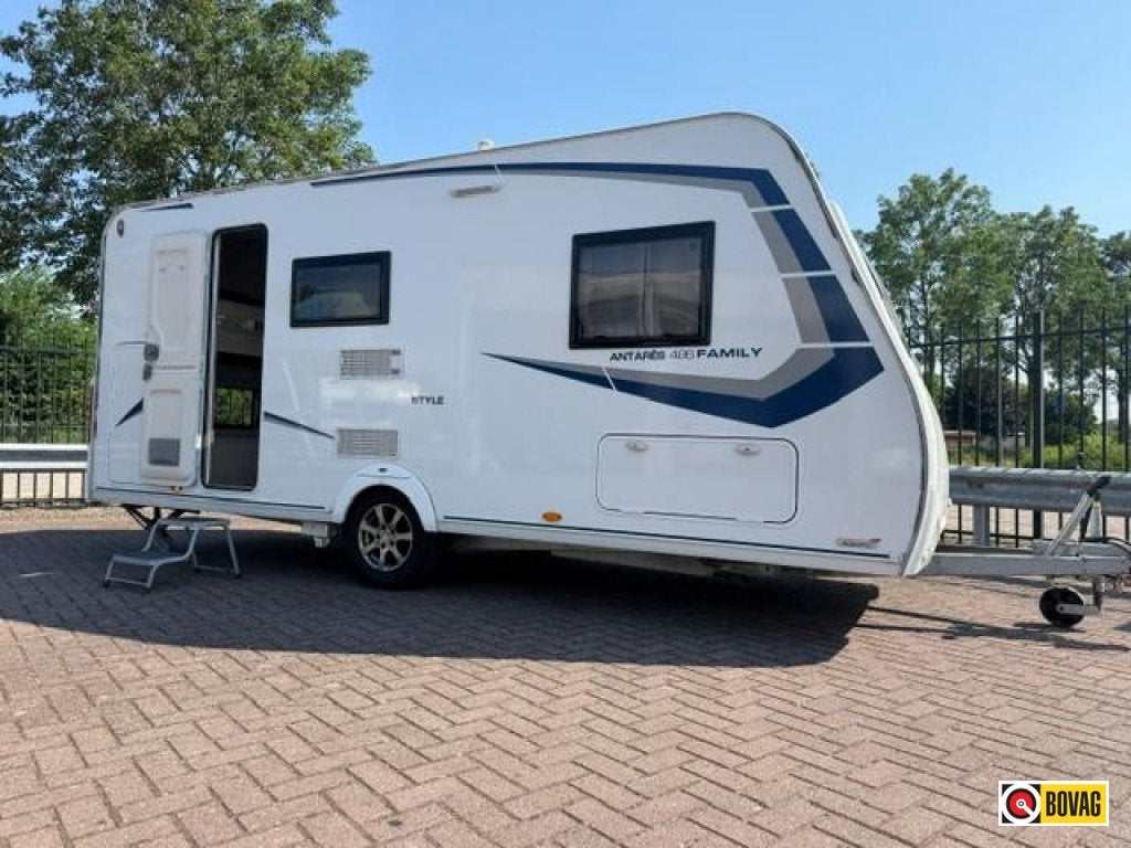 Caravelair Antares Family 486 2019 Mover/voortent/ATC, Caravans en Kamperen, Caravans, Standaardzit, Dwarsbed, Schokbreker, Bedrijf