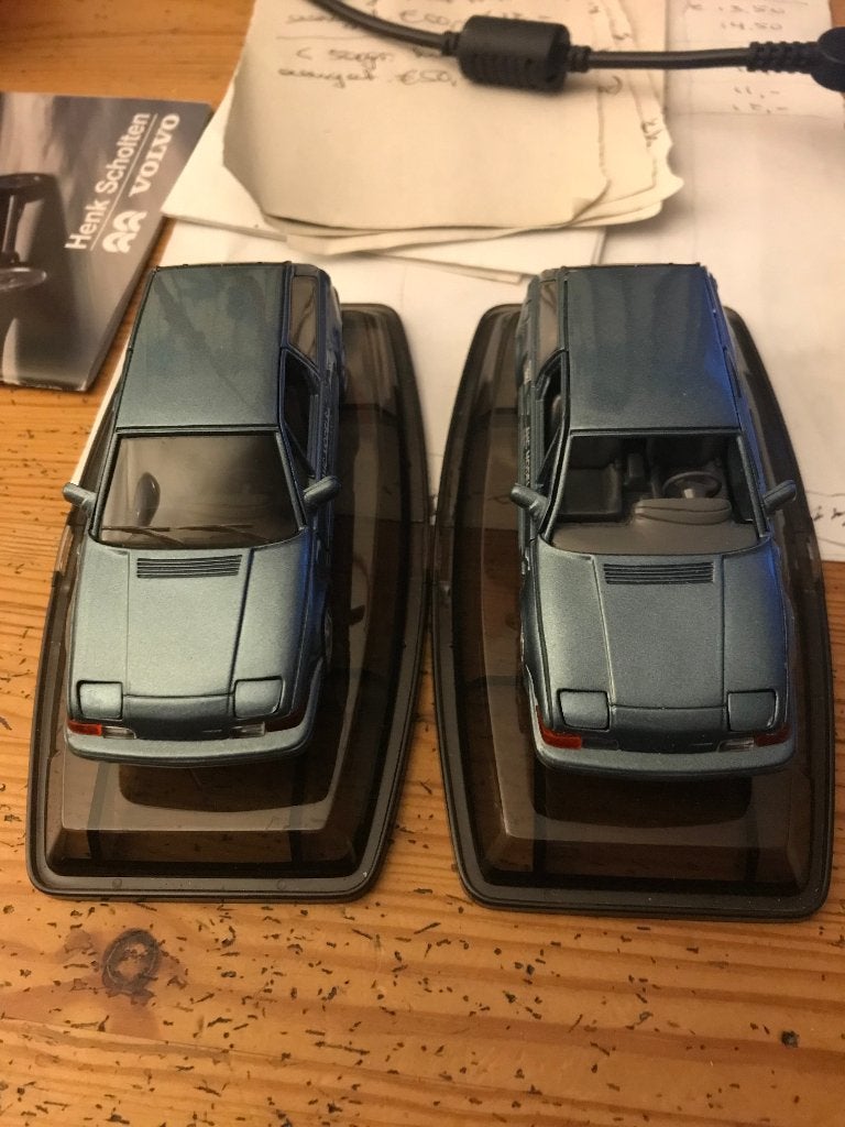 2 stuks Volvo 480 Turbo van AHC/ Pilen met AHC models opdruk, Hobby en Vrije tijd, Modelauto's | 1:43, Verzenden, Gebruikt, Auto