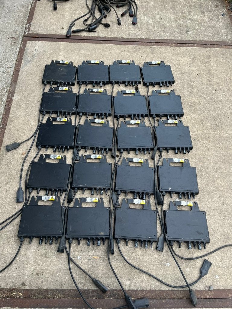 13x APsystems YC600 micro-omvormer + bekabeling zonnepanelen, Doe-het-zelf en Verbouw, Elektra en Kabels, Verzenden, Gebruikt