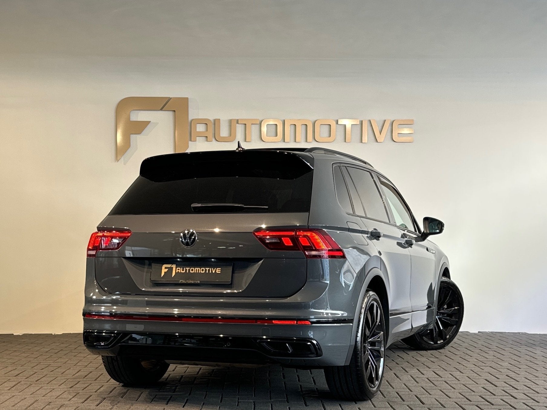 Volkswagen TIGUAN 2.0 TSI 4Motion R Line Pano|Memory|Sfeer, Automaat, 15 km/l, Gebruikt, 1984 cc