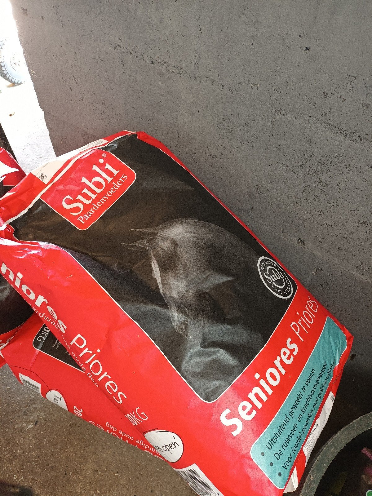 Te koop Paardenbrok voor oude paarden, Ophalen, Hond