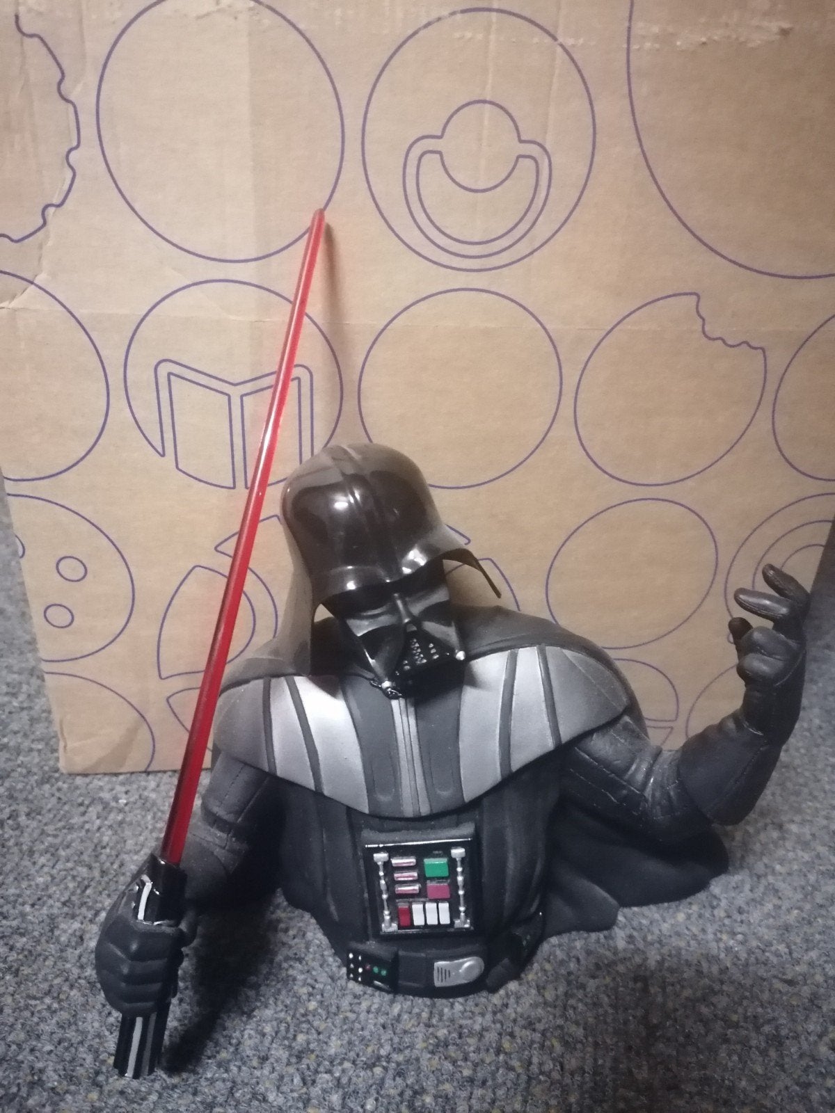 Darth Vader spaarpot met lichtzwaard - Star Wars, Verzamelen, Spaarpotten, Ophalen of Verzenden, Gebruikt, Kunststof, Strip- of Tekenfilmfiguur