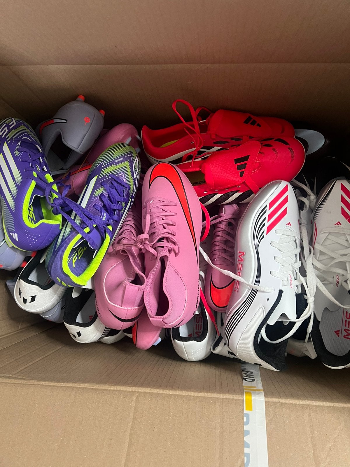 Partij voetbalschoenen Nike adidas puma Alles zijn nieuw, Ophalen of Verzenden, Zo goed als nieuw, Schoenen