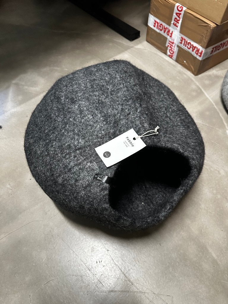 PEBBLE vilten grot voor katten, Ophalen, Zo goed als nieuw