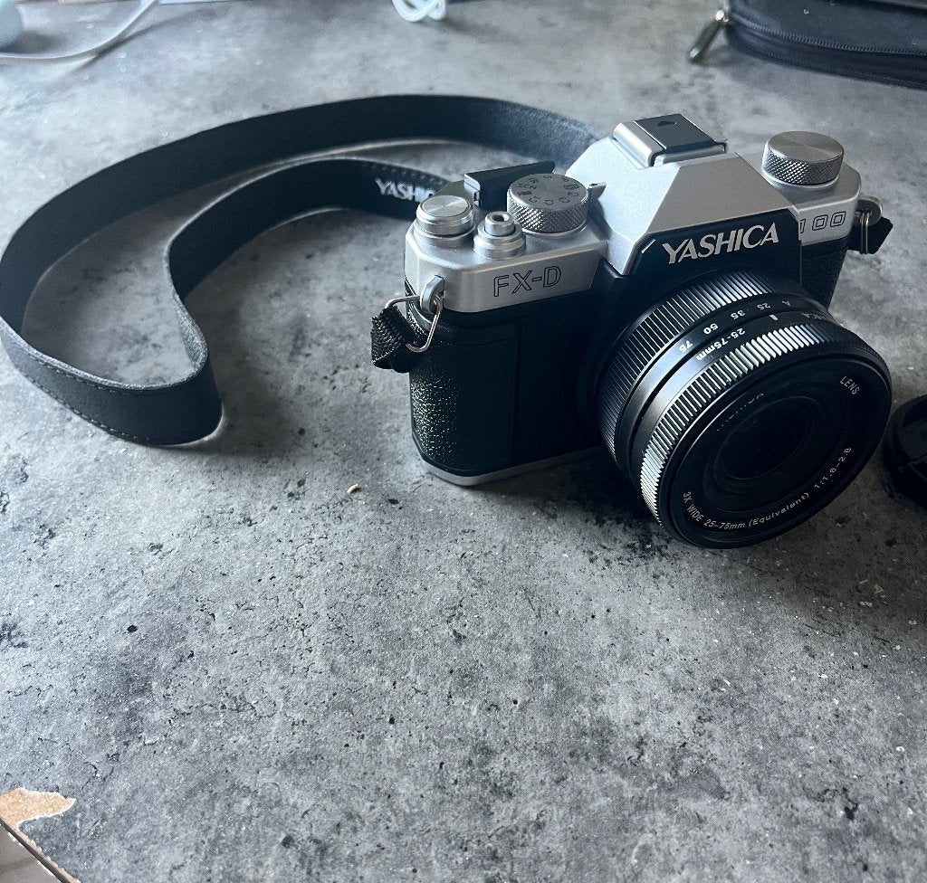 Yashica FX-D 100 - Digitale camera met retro uitstraling, Geheugenkaart, Nieuw, Ophalen of Verzenden, Minder dan 4 keer