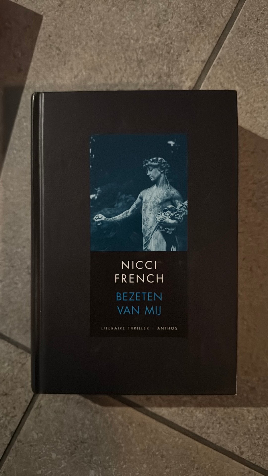 Bezeten van mij van Nicci French, Ophalen of Verzenden, Zo goed als nieuw, Nederland
