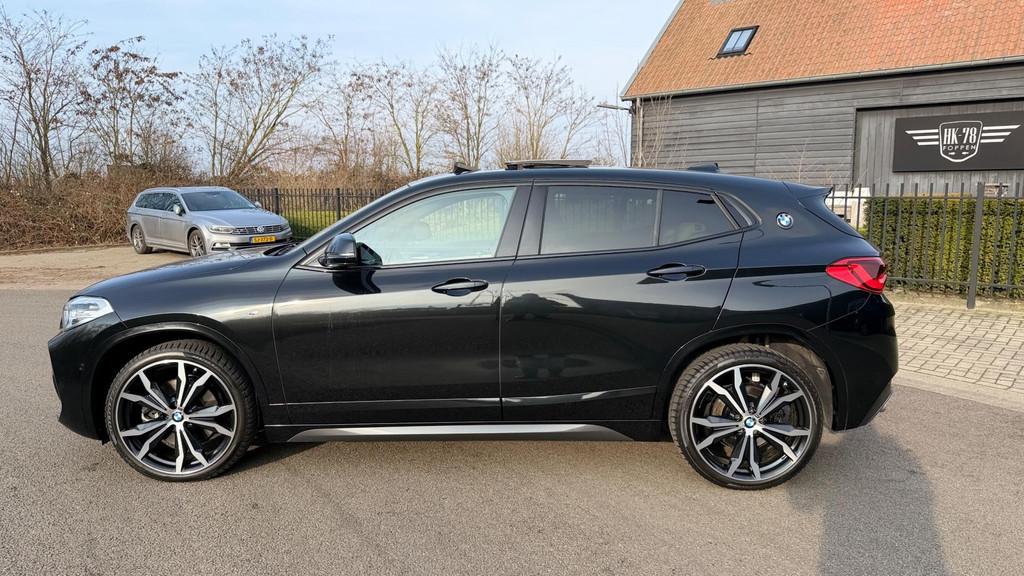 BMW X2 SDrive20i High Exe M-Pakket Panoramadak leer Navi Hea, 1998 cc, X2, 1435 kg, Zwart