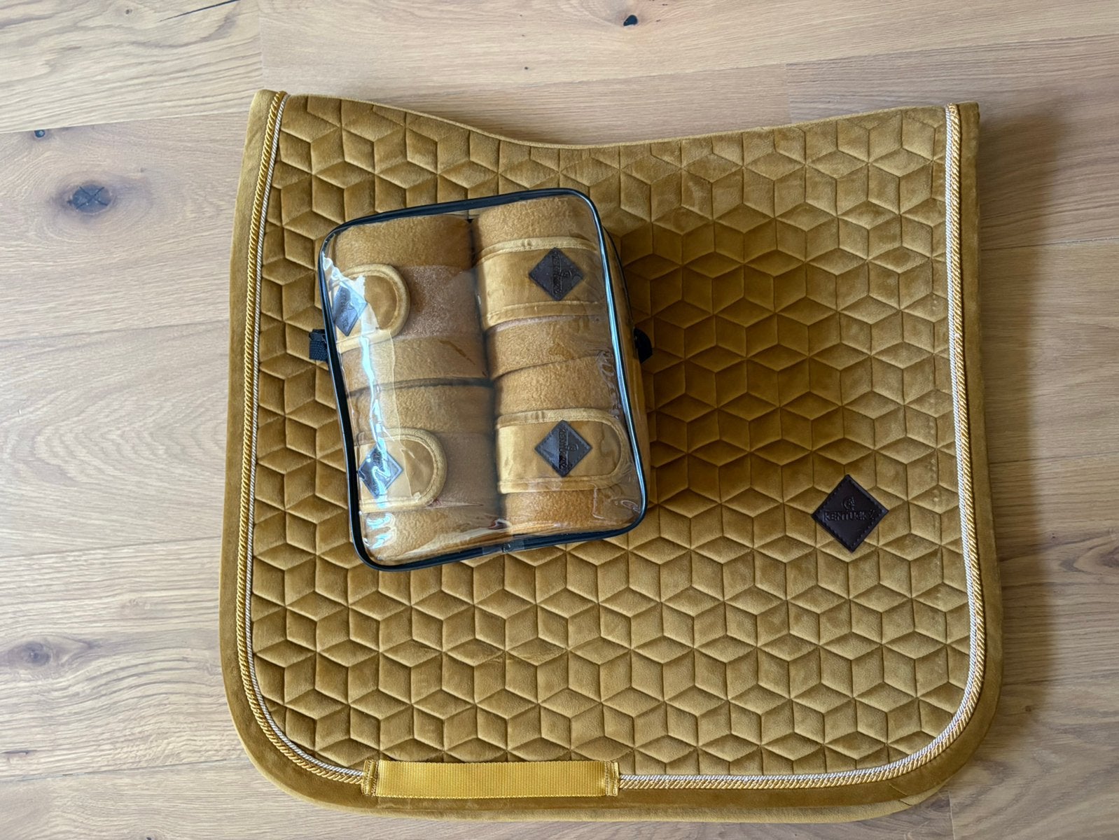 Kentucky Velvet mosterd/mustard set, Dieren en Toebehoren, Ophalen of Verzenden, Zo goed als nieuw